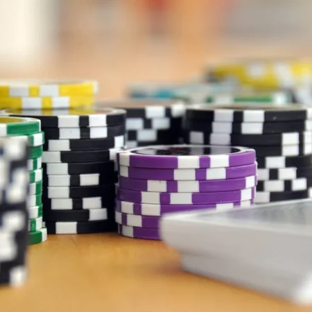 Strategie voor Texas Hold’em: Kennismaking met Tegenstanders en Bluffen